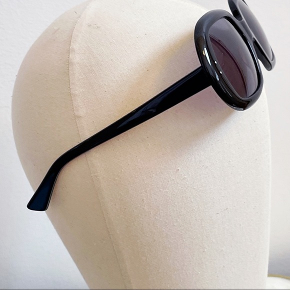 Ann Taylor Classic Black Rectangle Sunglasses with Case - Picture 10 of 15